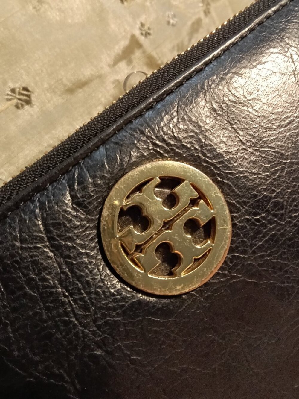 Tory Burch Black Glazed Leather Zip-Around Wallet Wristlet with "LOVE" Strap - Picture 2 of 10